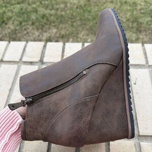 NATURALIZER SOUL Haley Brown Wedge Ankle Bootie Comfort Fall Winter Boots 9.5
